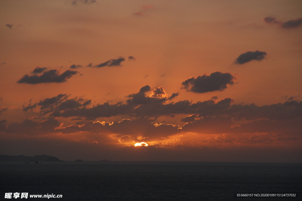 海上日出