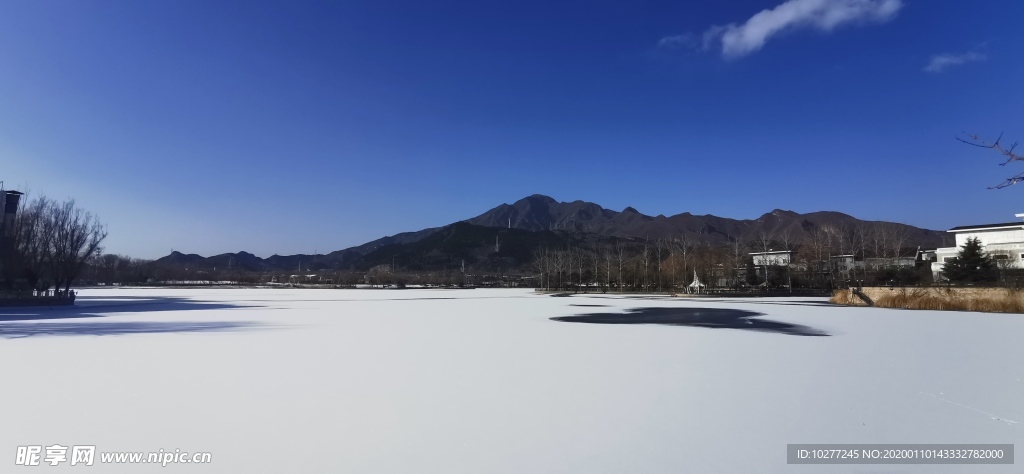 冬天的湖光山色