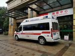 医院门口的救护车