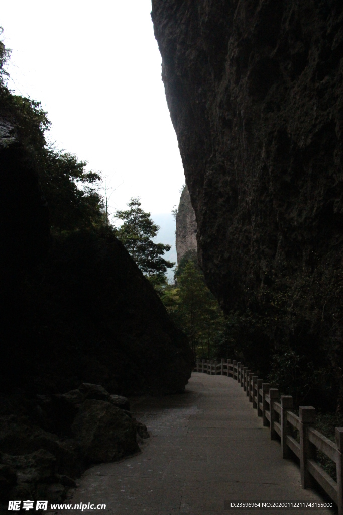 山间栈道