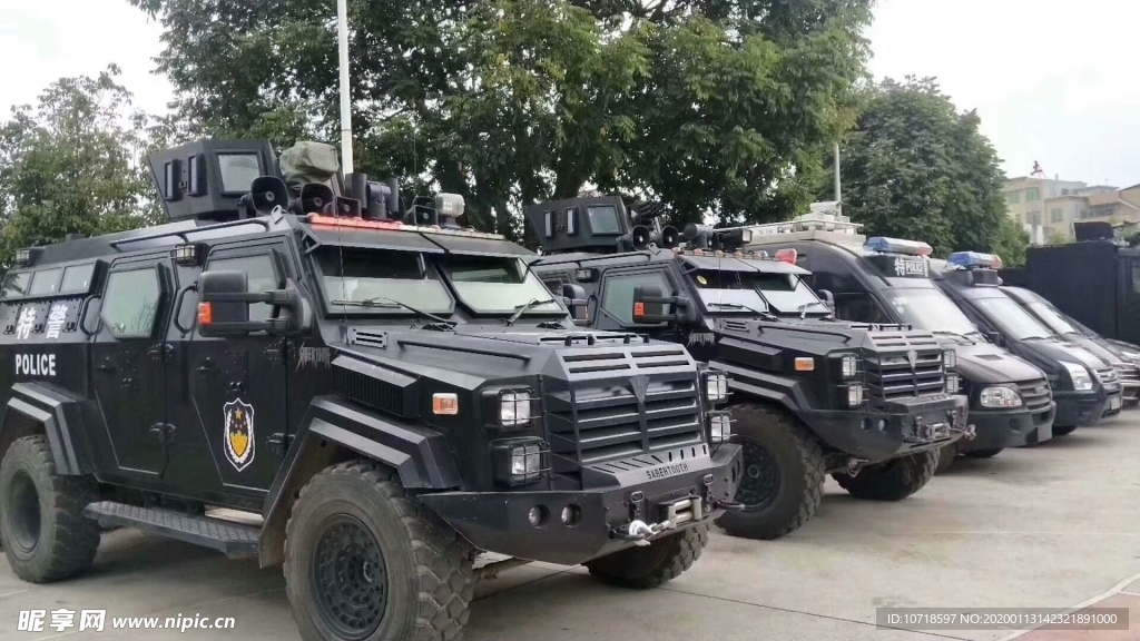 越野车