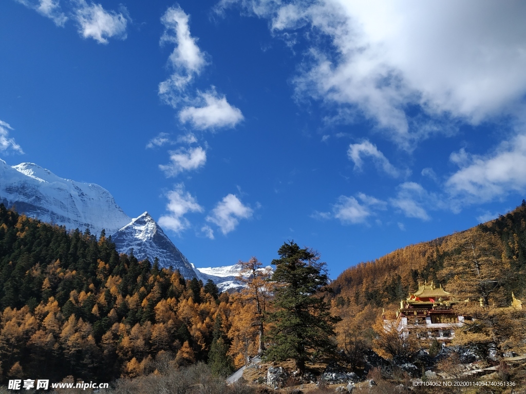 稻城亚丁 景区   蓝天 白云