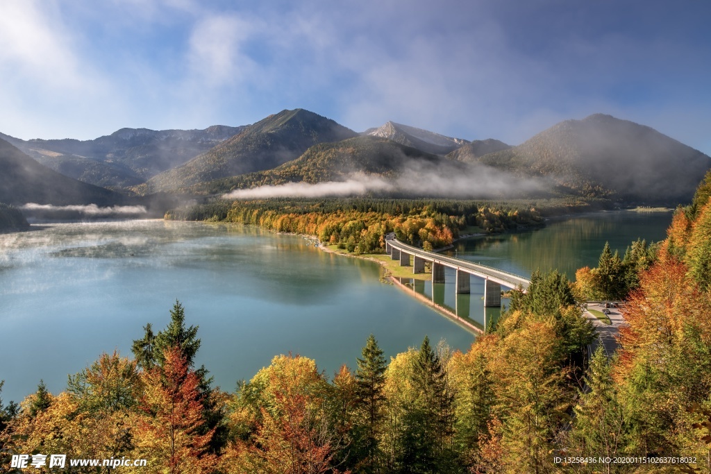 群山河流大桥森林风景