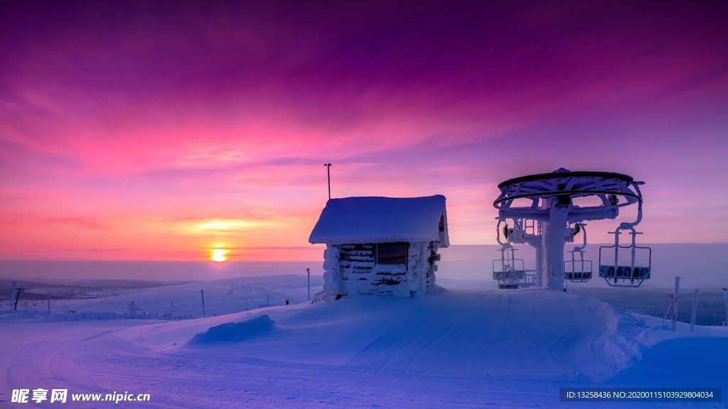 大雪木屋夕阳天空风景