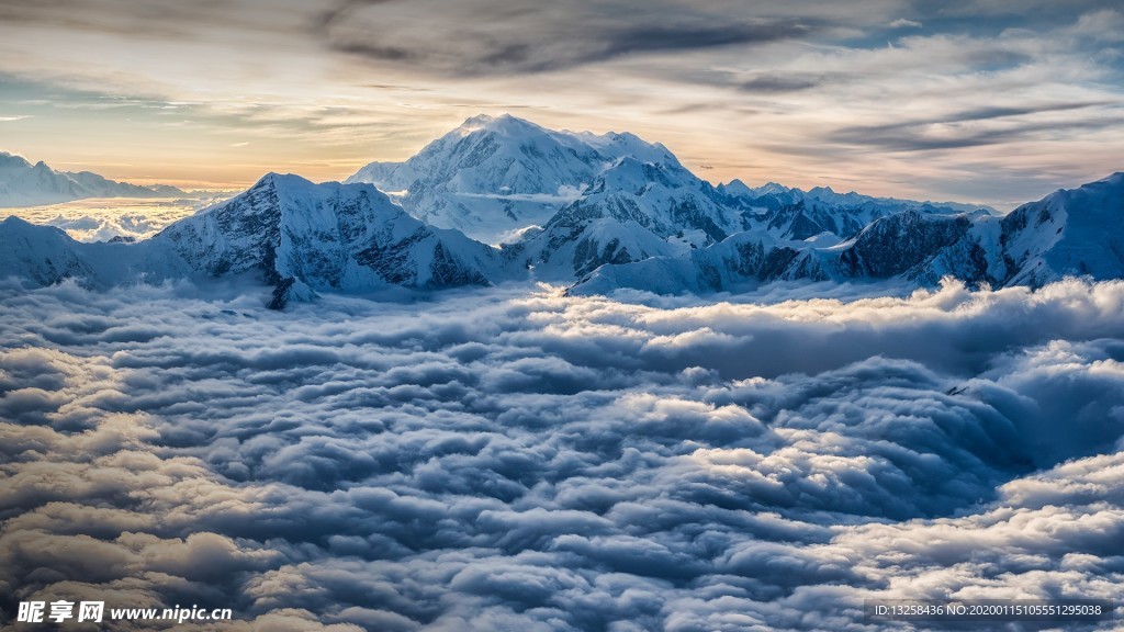 雪山云海天空风景