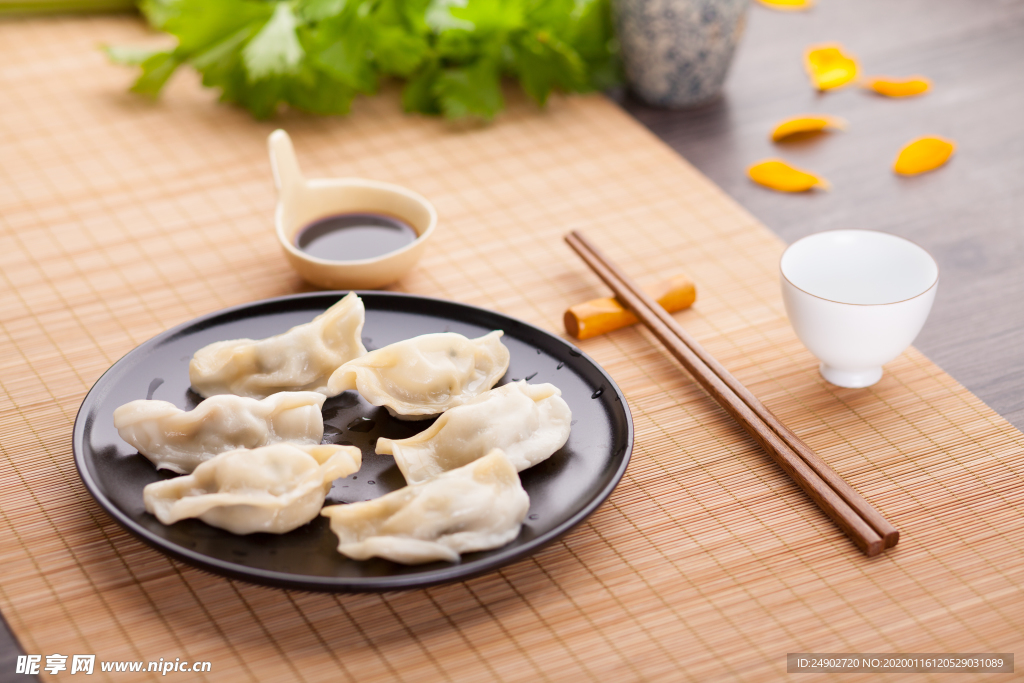 饺子手工水饺蒸饺饺子蘸酱
