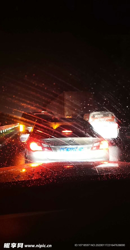 小轿车
