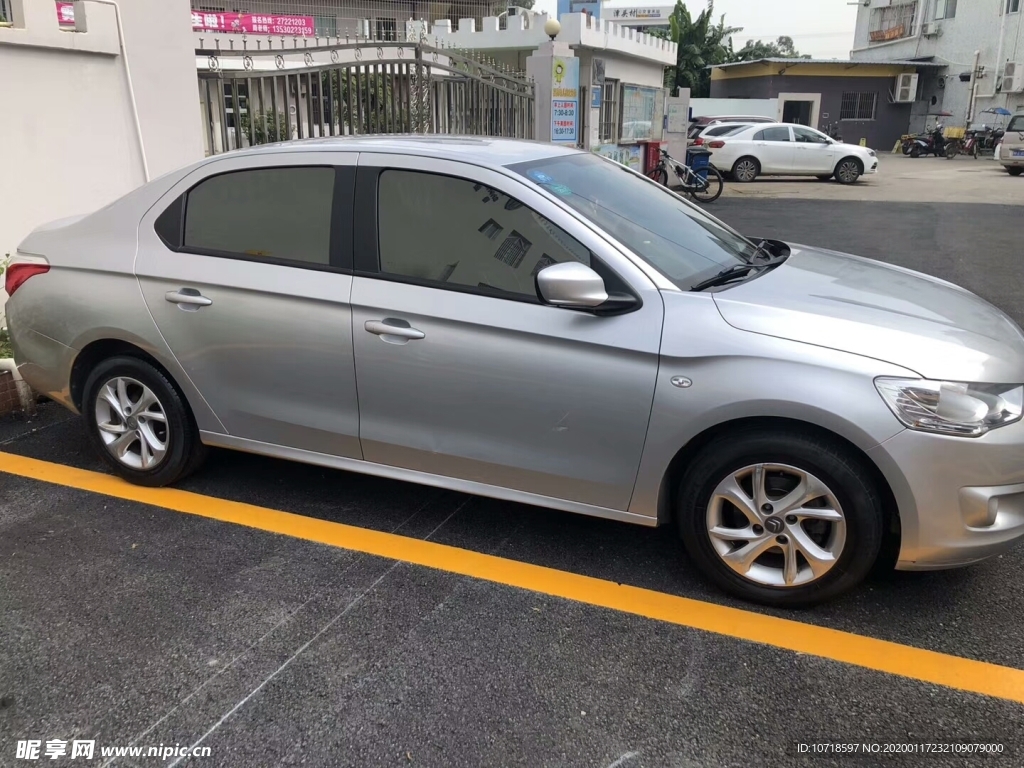 小轿车