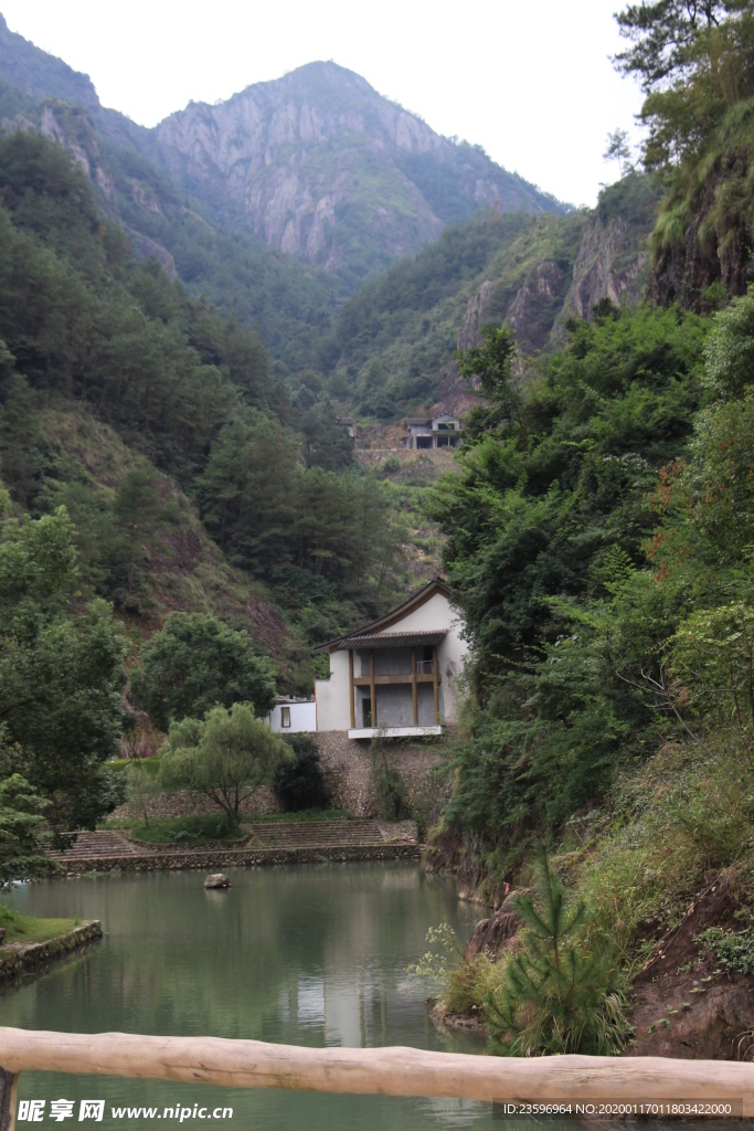 山水间的房子