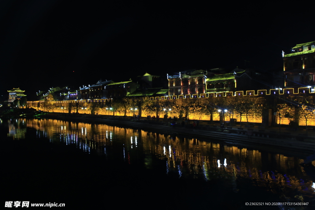 凤凰古镇夜景