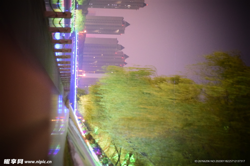 河岸夜景