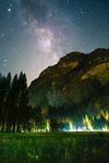 宇宙下的大山