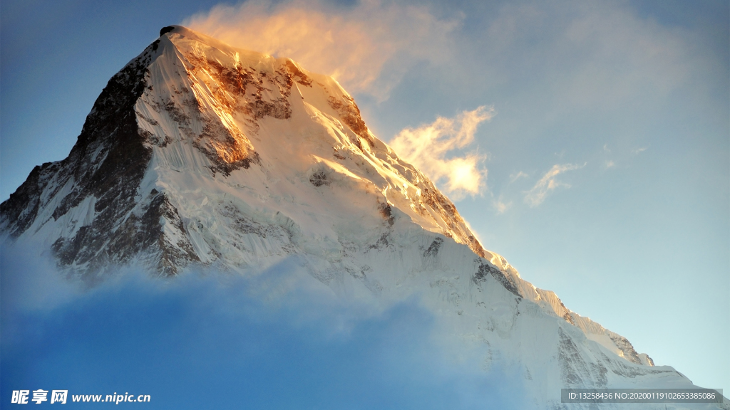 高山雪山天空云彩风景