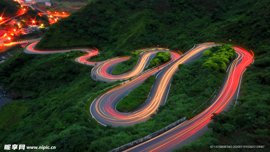 公路山坡夜景弯道灯光