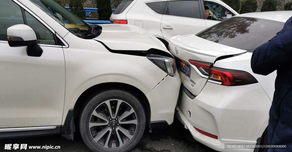 小轿车