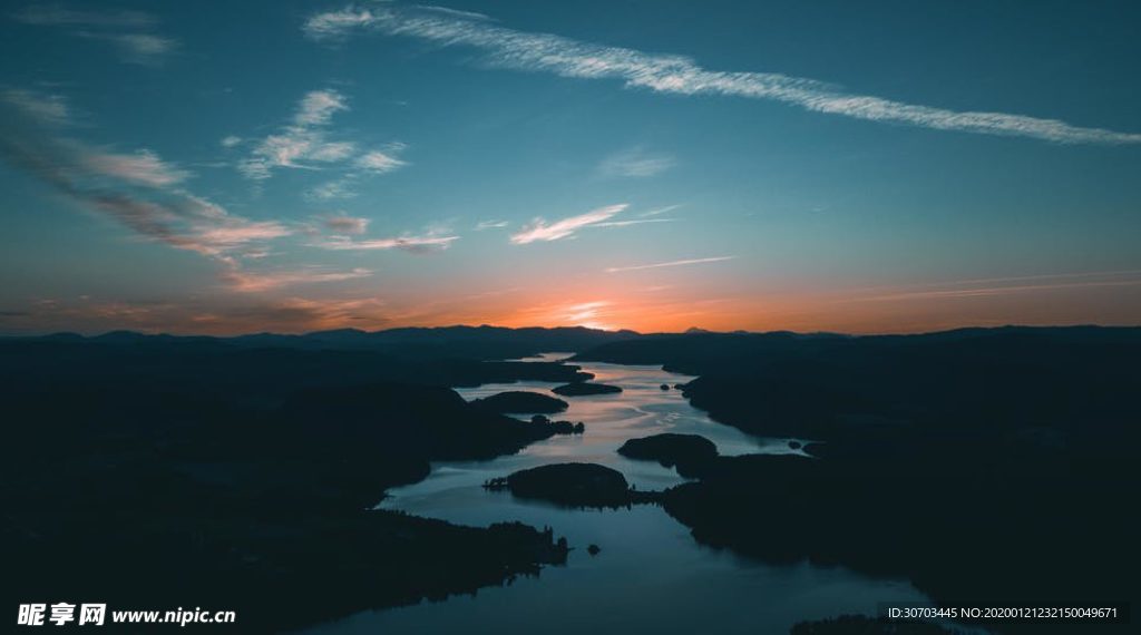 夕阳河