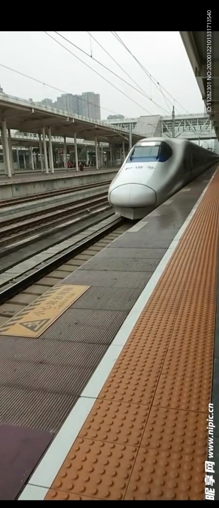 动车进站