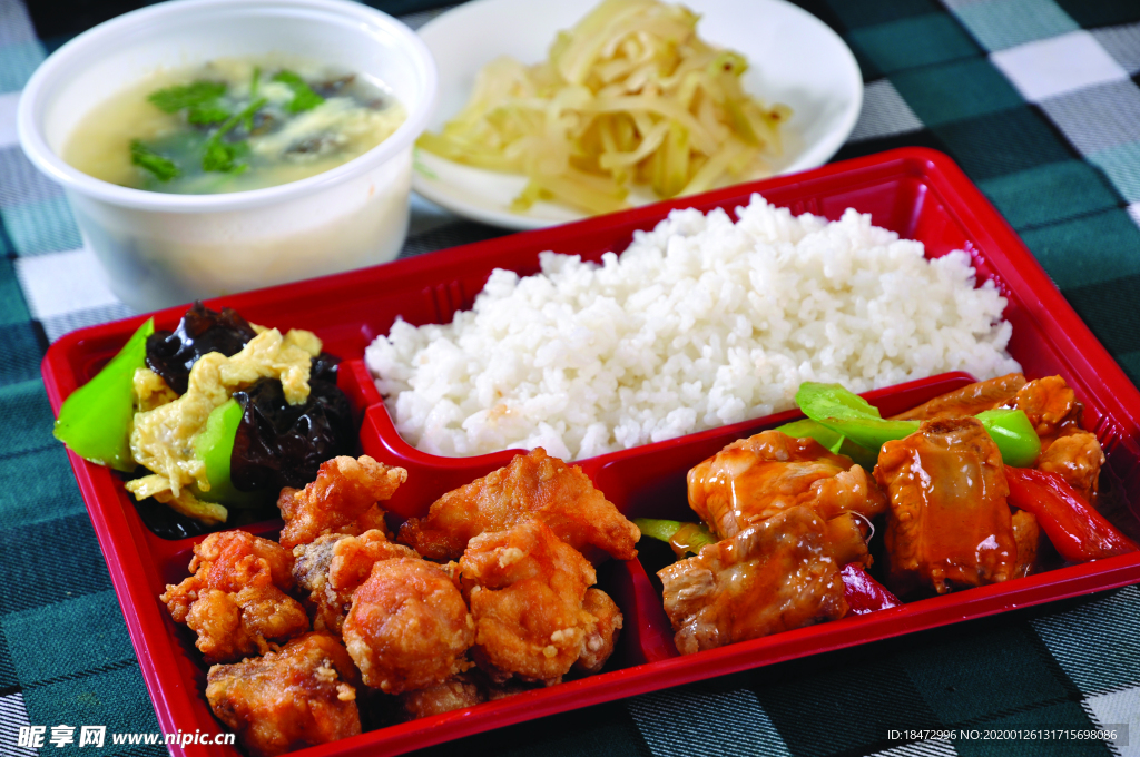 排骨鸡块饭