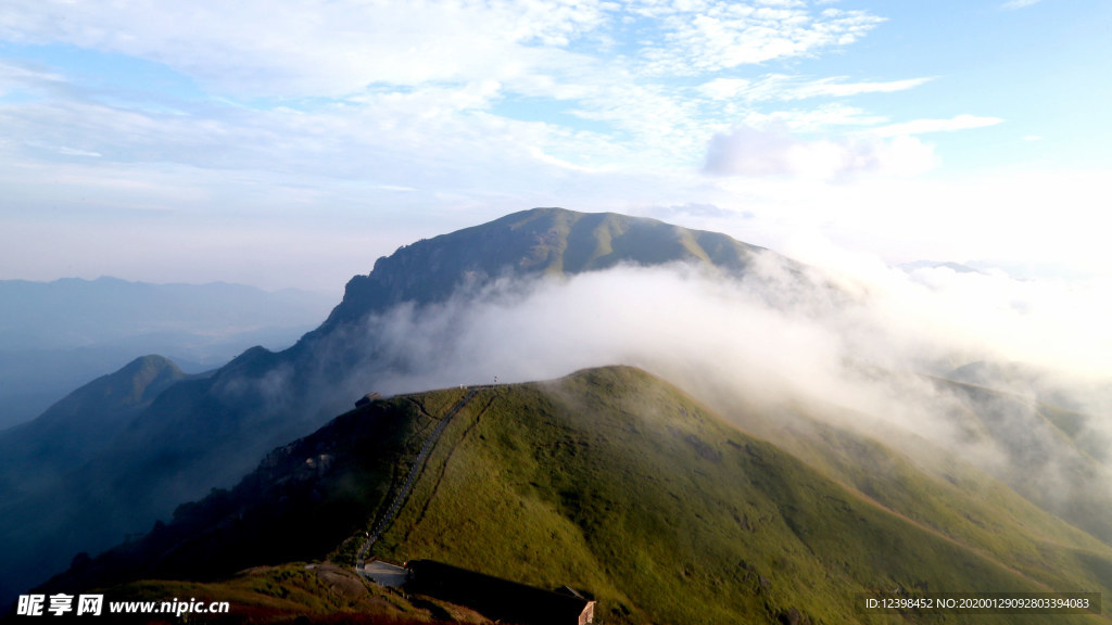 壮观的山峰