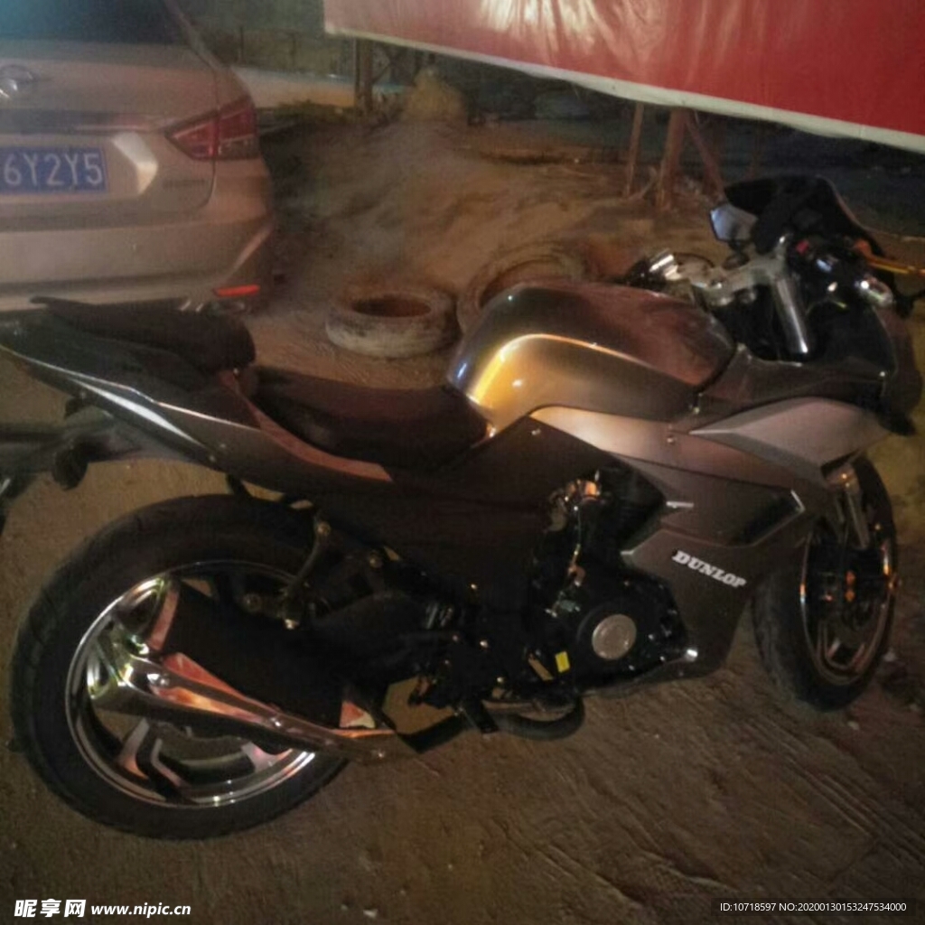 摩托车