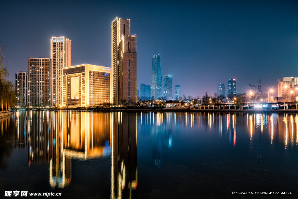 天津海河沿岸夜景