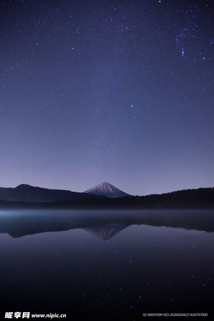 夜景星空湖面