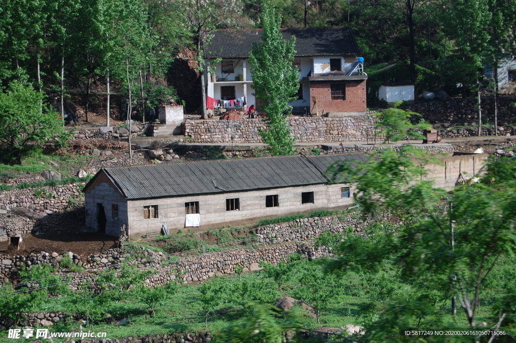 山间房屋 旅游景区 河边房屋