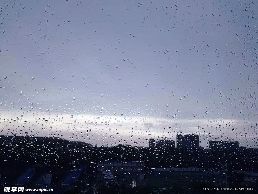 玻璃雨水