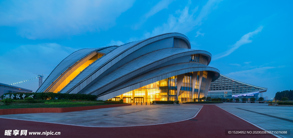 武汉地标建筑国际会议中心璀璨夜