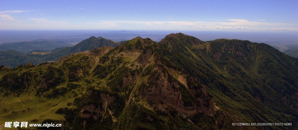 雄伟壮丽的山峰