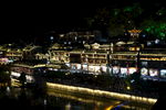 凤凰古城夜景的建筑和灯光