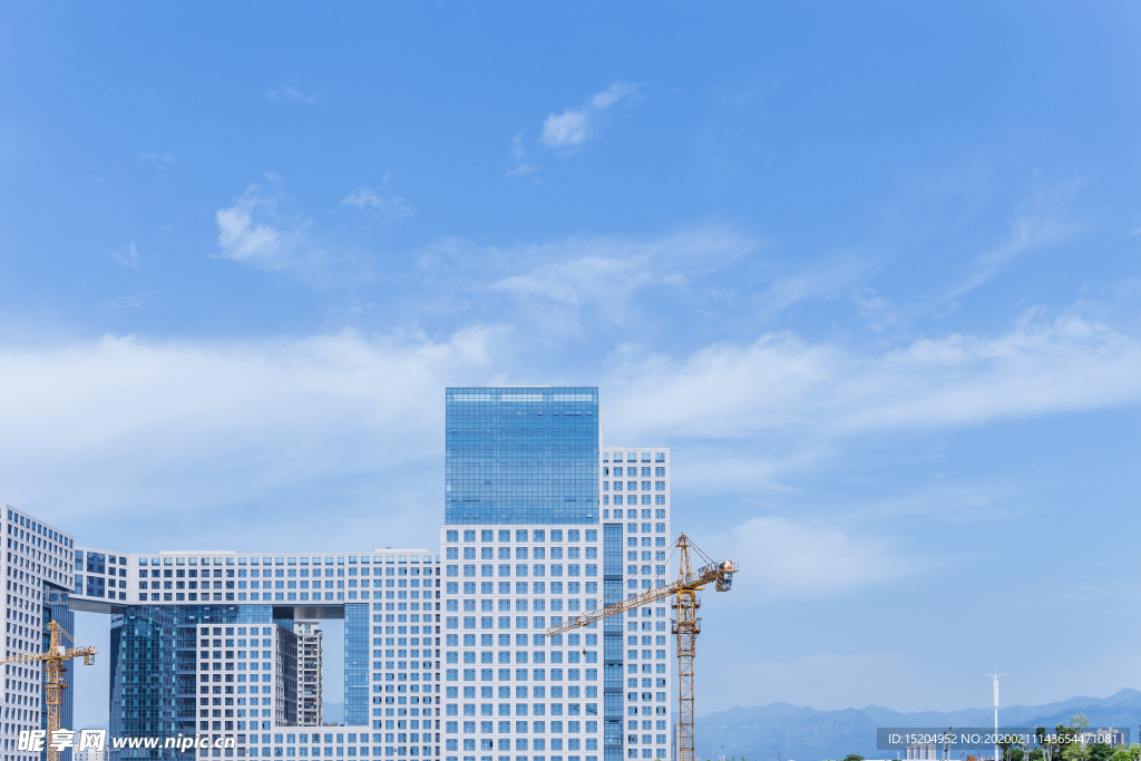 蓝天白云现代城市建筑素材