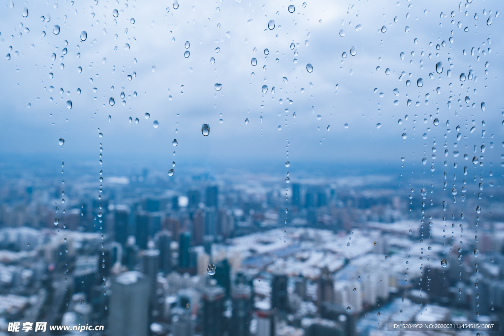 上海雨雪天气城市建筑全景