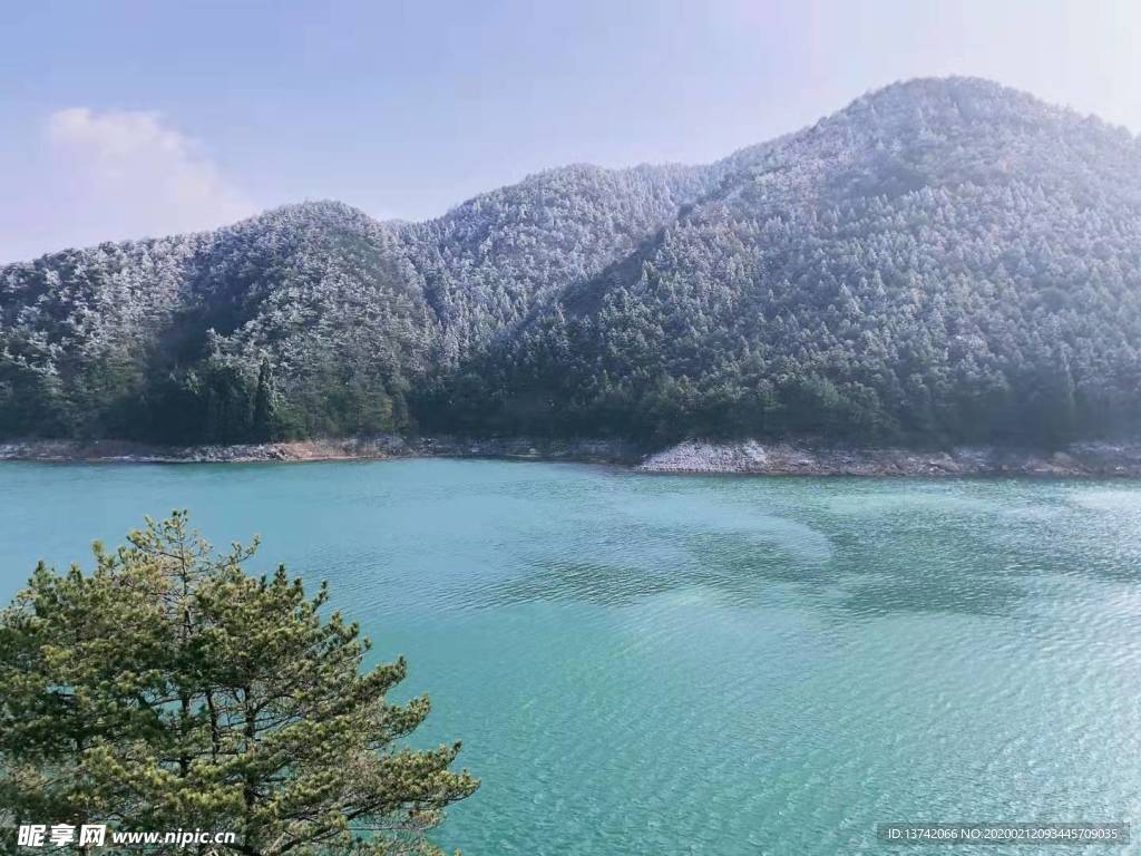 碧波荡漾