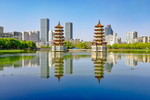 都市公园里的台湾建筑双子塔