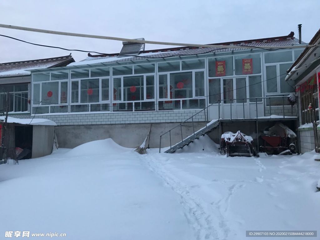 下雪中的房屋