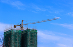 城市建设楼盘吊塔作业