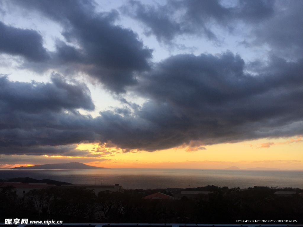 朝霞天空