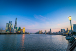 夕阳下的外滩