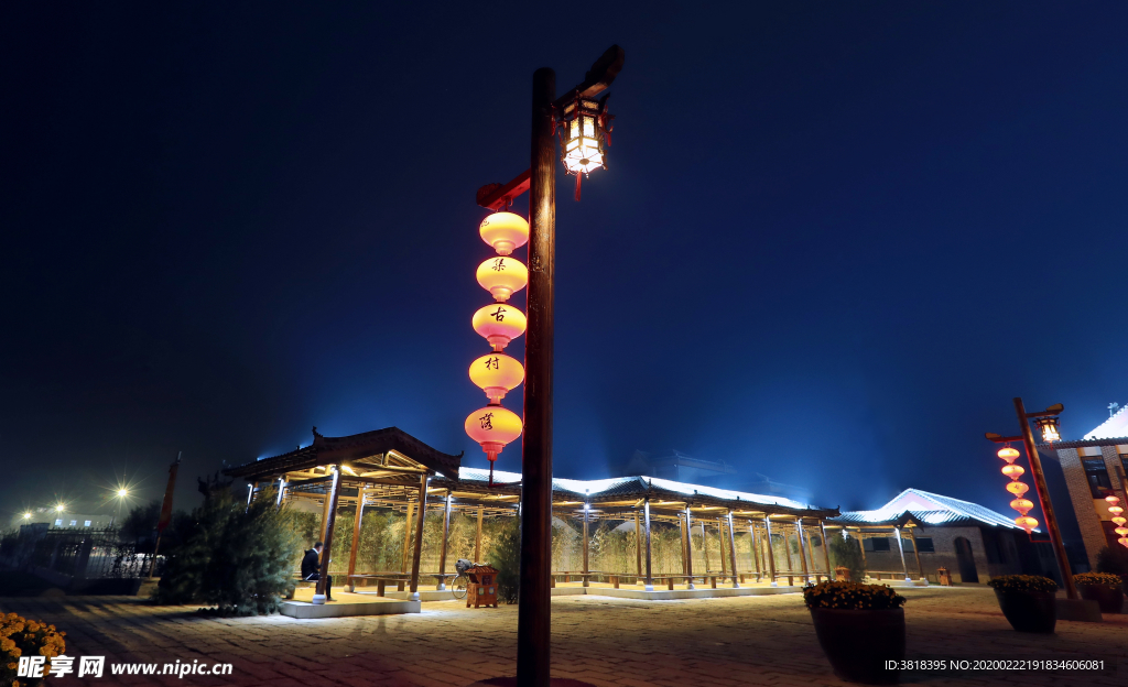 魏集古村落风雨长廊夜景霓虹灯