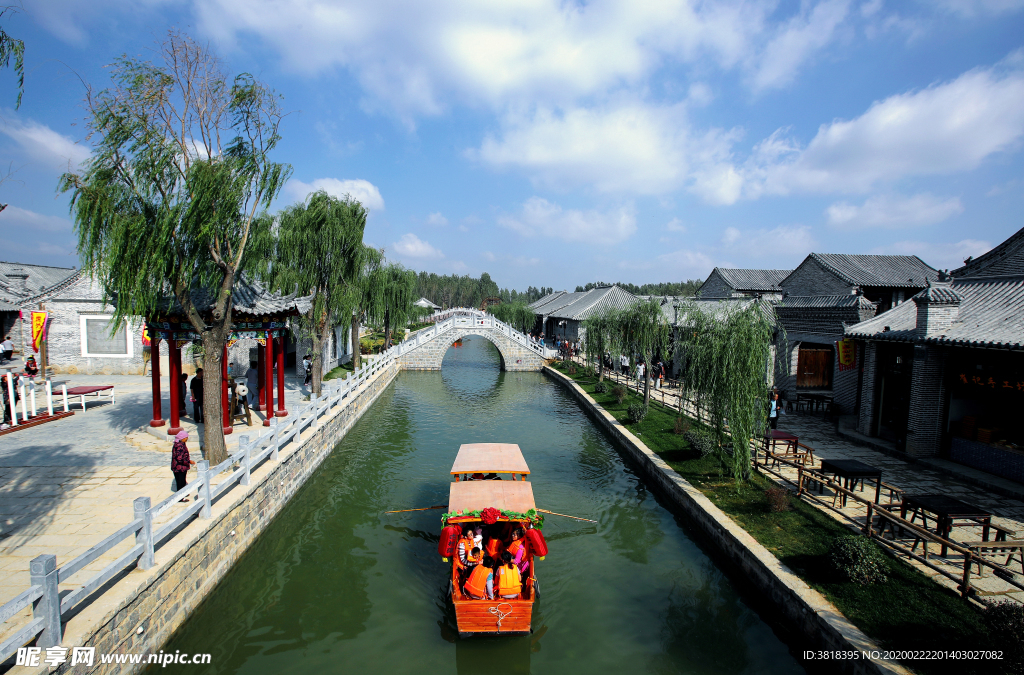 魏集古村落景区游船日景