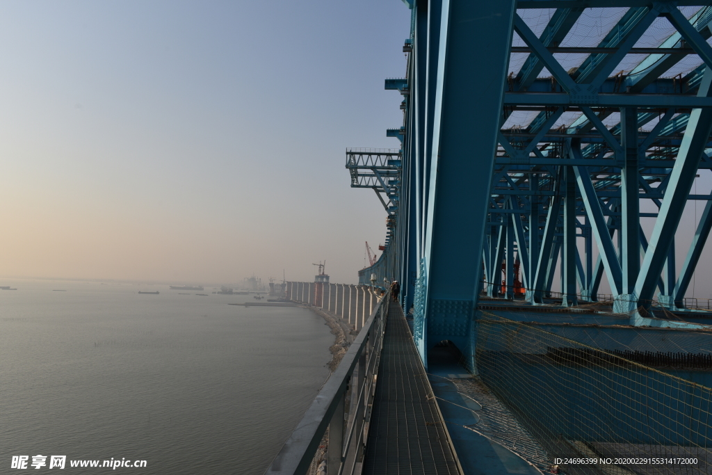 钢铁的长江大桥