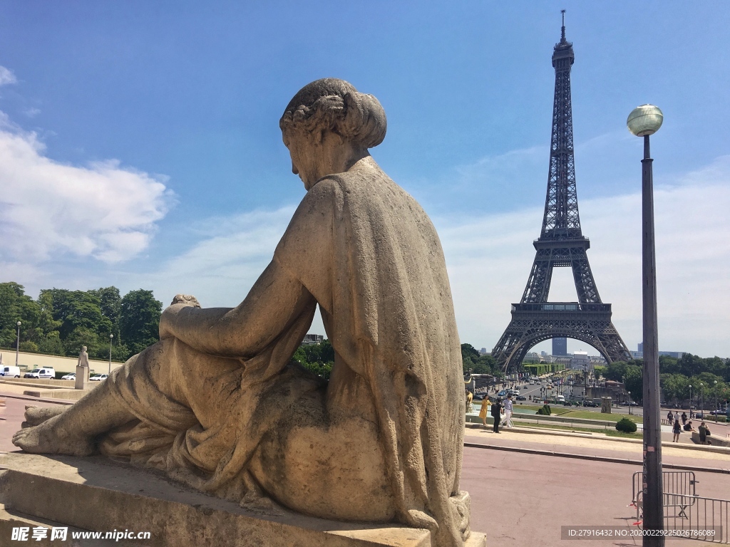 巴黎古典雕塑与埃菲尔铁塔