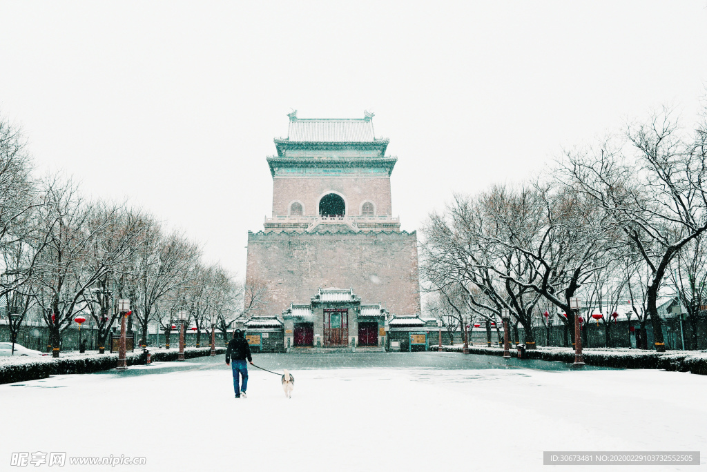 下雪的老北京鼓楼