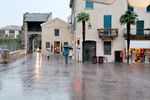 雨中的老广场