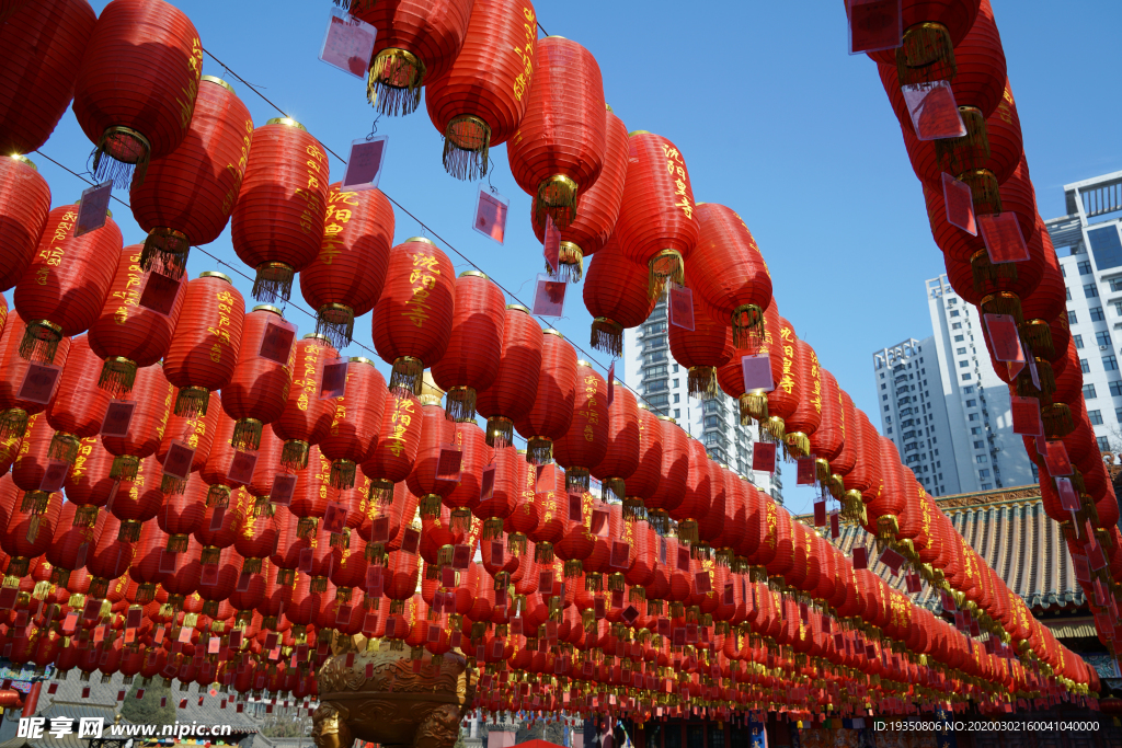 沈阳皇寺新春祈福庙会的红灯笼