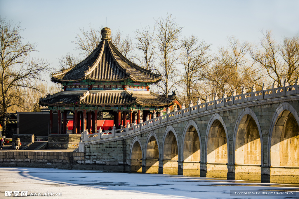 颐和园十七孔桥的冬天雪景