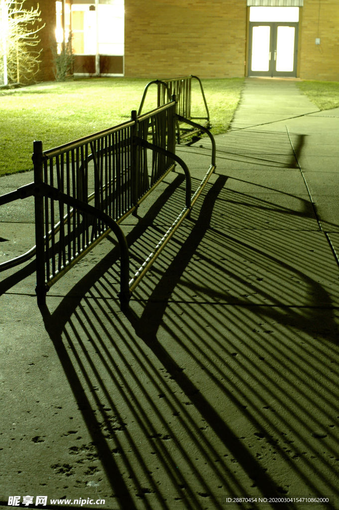 晚上的自行车架