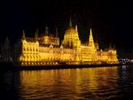 布达佩斯国会在晚上