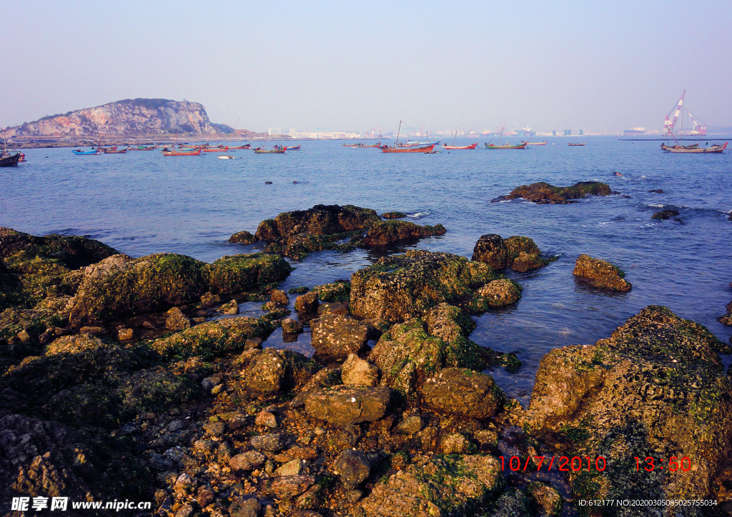 大连城市海岸礁石